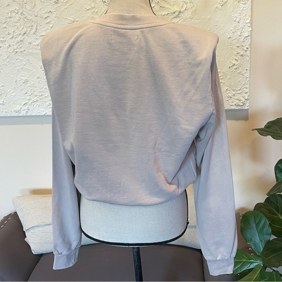 BLANK NYC Strong Shoulder Cropped Sweatshirt V-neck Taupe Cotton Sz M NWT - Picture 5 of 9